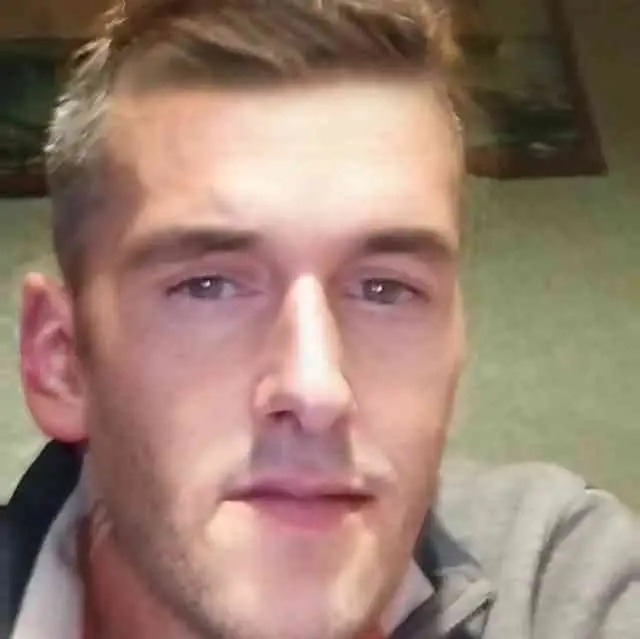 Profil de Kosta, 35 ans, pute à Villetaneuse