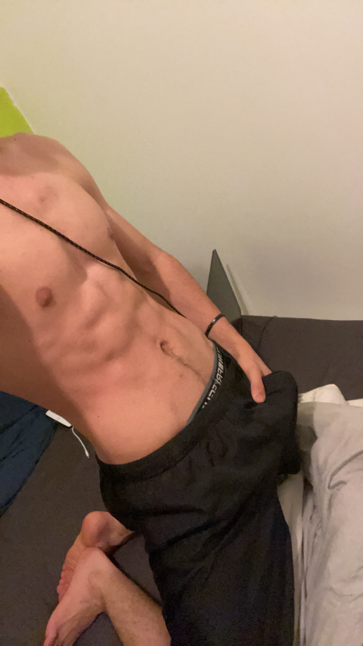 Profil de Mehdi, 20 ans, pute à Romainville